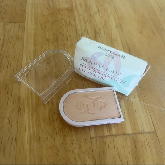 Mary Kay - Picture 3 of 3